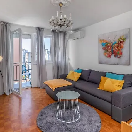 Sunny In Apartment
